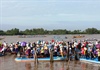Hàng ngàn người xem đua ghe ngo ở Kiên Giang