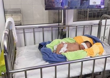 Nghệ An: Học sinh Làng trẻ SOS phát hiện bé sơ sinh bị bỏ rơi