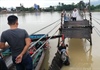Khánh Hòa: Cầu Phú Kiểng bị gãy, 3 người rớt xuống sông
