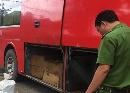 Quảng Nam: Liên tiếp phát hiện xe khách vận chuyển gỗ trái phép