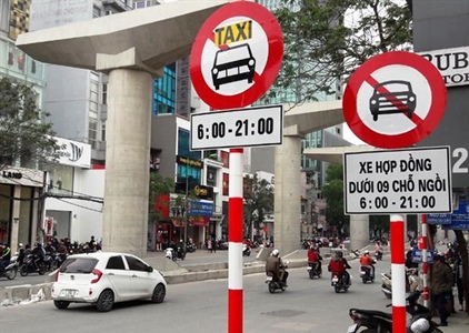 Hà Nội công bố 11 tuyến phố cấm taxi và xe tải hoạt động giờ cao điểm