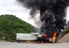 Quảng Bình: Xe container bốc cháy gần trạm xăng trên quốc lộ 12A