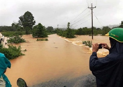 Lâm Đồng: Mưa lớn kéo dài, ngập lụt trên diện rộng, 1 người chết