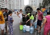 Cấp nước sạch miễn phí cho người dân chịu ảnh hưởng từ sự cố sông Đà