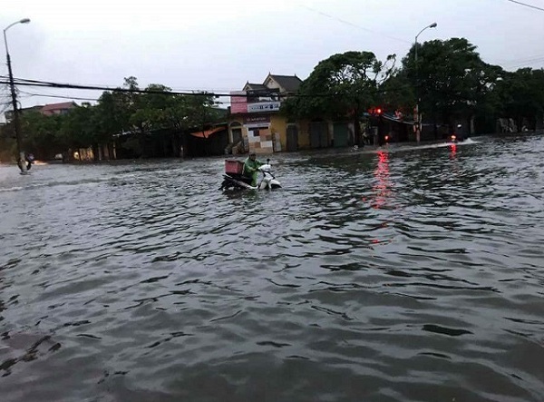 Nghệ An: Mưa lớn, nhiều nơi bị ngập, trường học thông báo cho học sinh...