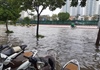 Hà Nội: Mưa lớn khiến nhiều tuyến đường ngập sâu