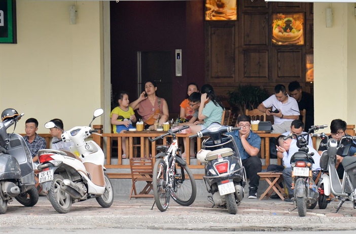 Hà Nội: Nhiều nhà hàng, quán cà phê vẫn chưa đảm bảo giãn cách