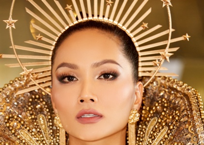 Hoa hậu H'Hen Niê đẹp rạng rỡ, hóa thân thành "Nữ thần Mặt trời"