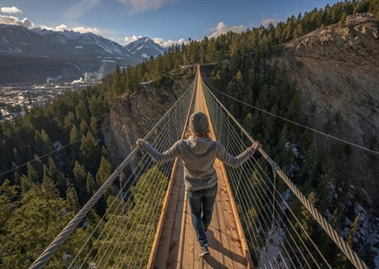 "Thót tim" trước cây cầu trên không cao nhất chuẩn bị ra mắt ở Canada