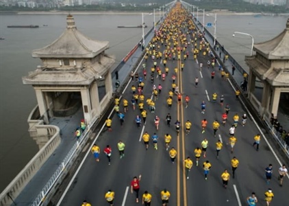 Trung Quốc hoãn cuộc thi chạy marathon sau khi số ca Covid-19 tăng