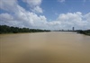 Nước sông Hương vàng đục kéo dài, người dân lo ngại chất lượng