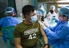 Tổng thống Philippines dọa trừng phạt quan chức vì để chậm tiến độ tiêm chủng