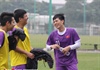 Các cầu thủ Việt Nam hứng khởi trong buổi tập của ngày đầu năm mới 2022