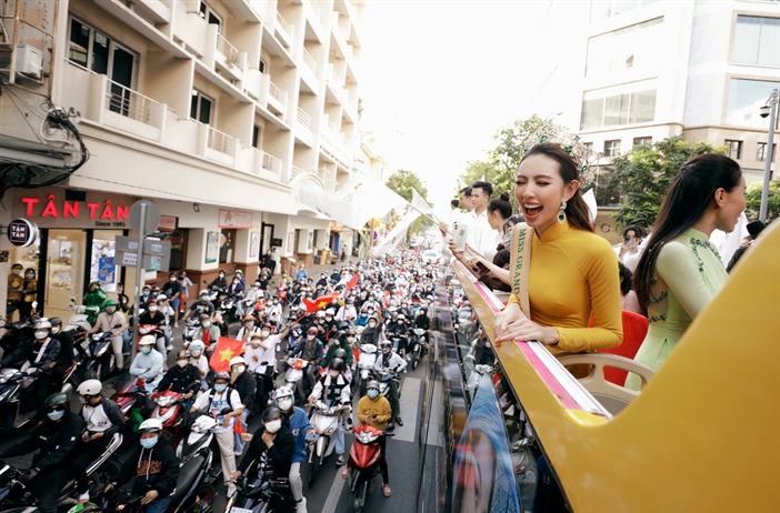 Hoa hậu Thùy Tiên: “Mình phải cố gắng hơn, 200 lần, thậm chí 300 lần,...