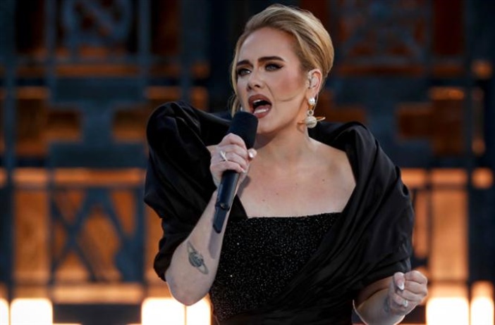 Một nửa ê kíp bị Covid-19, “họa mi nước Anh” Adele hoãn buổi biểu diễn...