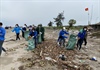 Hơn 200 học sinh, thanh niên, bộ đội Biên phòng chung tay dọn rác bãi biển