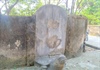 Hai tấm bia đá cổ tại xã Xuân Thiên, Thọ Xuân, Thanh Hóa: Một bị trưng dụng làm tường rào, một bỏ hoang