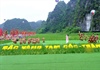 Hàng nghìn người tham dự khai mạc Tuần du lịch "Sắc vàng Tam Cốc- Tràng An" dưới trời mưa