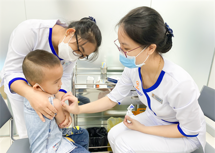 Vắc xin phòng bệnh cho người lớn và trẻ em không bị thiếu và vẫn bình ổn