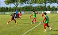 Tuyển nữ Việt Nam làm quen sân thi đấu ở chuyến tập huấn Pháp