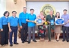 Tổng Liên đoàn Lao động Việt Nam thăm hỏi, tặng quà gia đình chính sách tại Nghệ An
