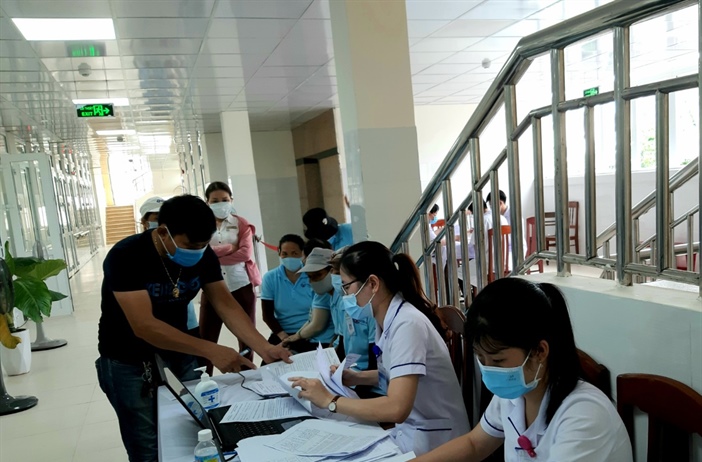 Bình Định: Hàng loạt nhân viên y tế xin thôi việc, bỏ việc