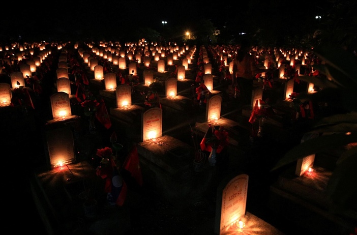 Tri ân tại Nghĩa trang Liệt sĩ quốc tế Việt - Lào: “Chúng tôi về đây...