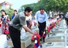 Thủ tướng dâng hương hoa tưởng niệm Chủ tịch Hồ Chí Minh và các AHLS Nghĩa trang Liệt sĩ Quốc tế Việt – Lào