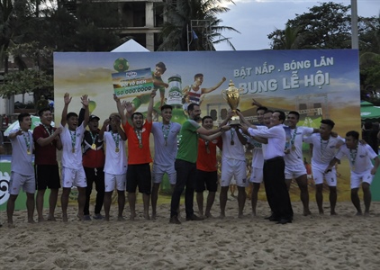 Trải nghiệm không khí lễ hội bóng đá biển Huda năm 2022