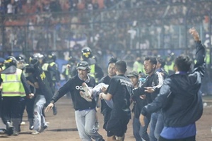 Indonesia đánh giá toàn diện giải bóng đá Liga 1 sau vụ bạo loạn