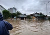 Thừa Thiên Huế: Gần 20.000 nhà dân ngập trong nước lũ, nhiều tuyến đường sạt lở, ách tắc giao thông