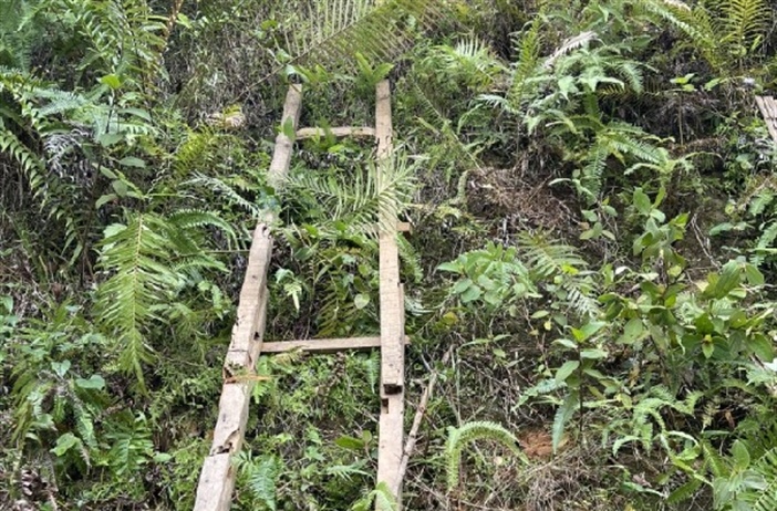 Nghệ An: Bắt đối tượng đào hố trên đồi cao để chôn giấu ma túy
