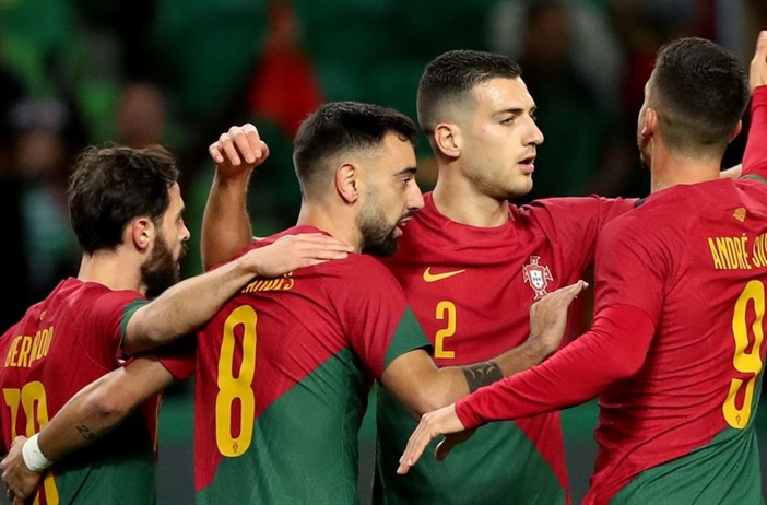Bồ Đào Nha thắng trận thứ hai liên tiếp, giành vé vào vòng trong