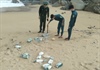 Quảng Ngãi: Thu giữ nhiều gói ni lon nghi ma túy trôi dạt vào bờ biển