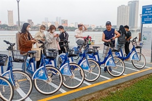 Đà Nẵng: Người dân, du khách hào hứng trải nghiệm dịch vụ xe đạp công cộng
