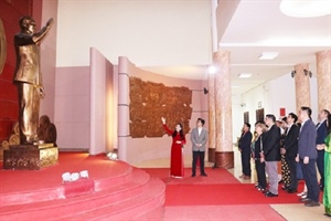 Cựu Tổng thống Chile thăm Bảo tàng Nghệ An
