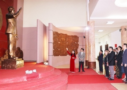 Cựu Tổng thống Chile thăm Bảo tàng Nghệ An