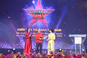 Tuyển nữ Nguyễn Thị Oanh nhận giải Cống hiến Thể thao