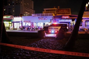 Mỹ: Xả súng gần bãi biển Hollywood làm 9 người bị thương