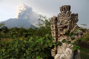 Indonesia: Bali chính thức cấm du khách lên núi thiêng