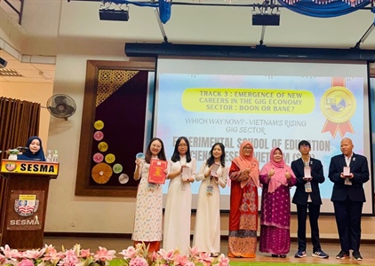 Đoàn học sinh Việt Nam giành giải cao tại diễn đàn FRSIS