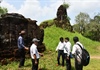 Chuyên gia Ấn Độ khảo sát các di tích Chăm ở Quảng Nam