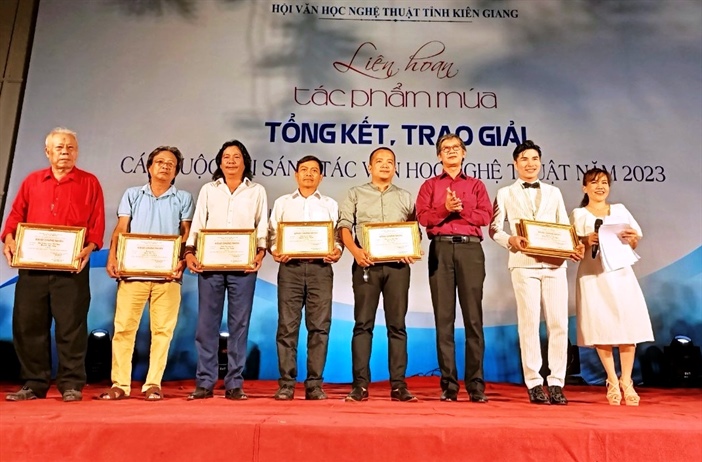 Kiên Giang trao giải cuộc thi sáng tác văn học nghệ thuật