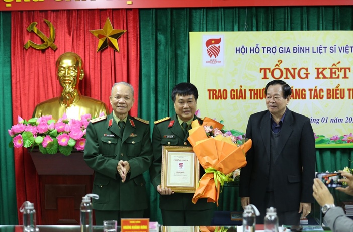 Trao giải sáng tác biểu trưng Hội Hỗ trợ gia đình liệt sĩ Việt Nam