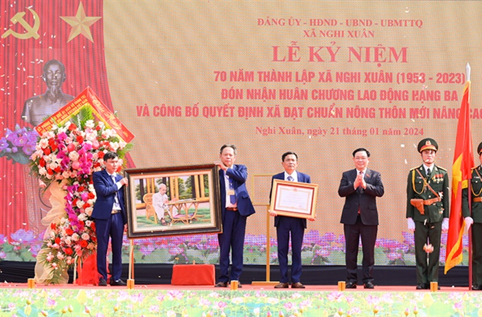 Chủ tịch Quốc hội dự lễ kỷ niệm đón nhận Huân chương Lao động hạng Ba...