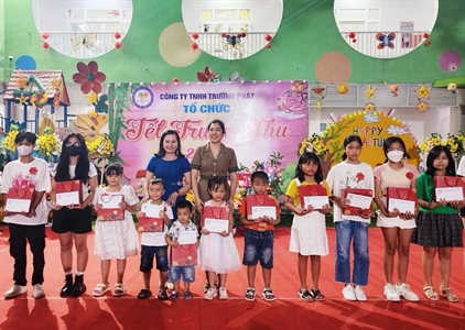 Kiên Giang trao quà Tết cho học sinh nghèo hiếu học