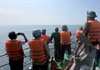 Nỗ lực tìm kiếm 2 ngư dân mất tích trong vụ va chạm giữa tàu hàng và tàu cá