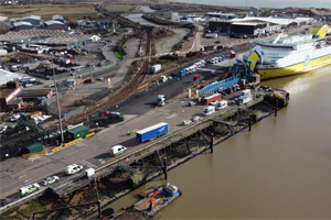 Bộ Ngoại giao thông tin vụ giải cứu 7 người nhập cư trong xe tải tại Anh
