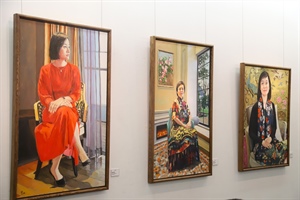 Thưởng lãm gần 60 bức tranh chân dung của họa sĩ Phạm Luận