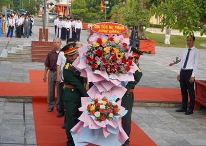 Dâng hương kỷ niệm 118 năm Ngày sinh Thủ tướng Phạm Văn Đồng